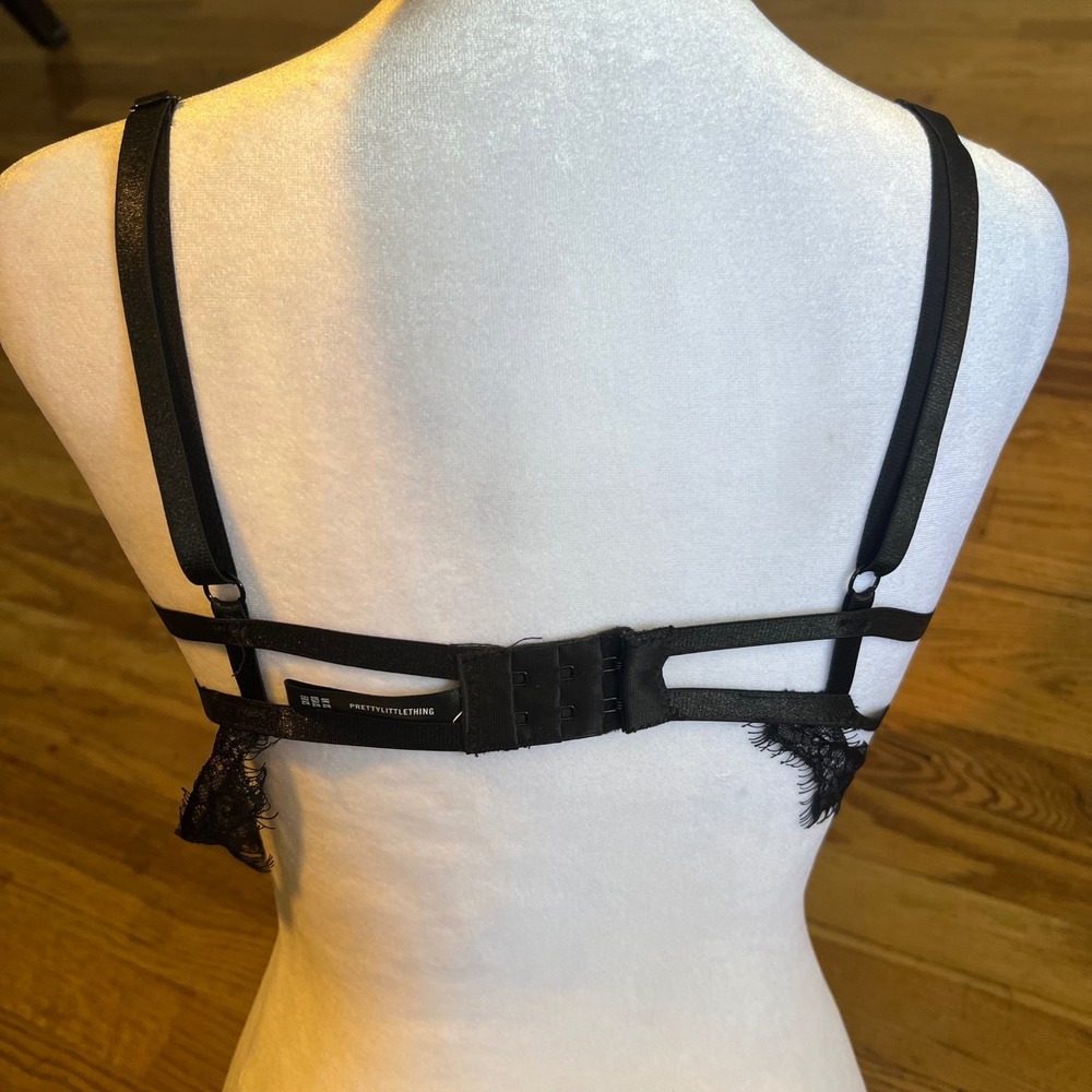 PrettyLittleThing Black Eyelash Lace Strappy Underwire Bra XS - Picture 8 of 8
